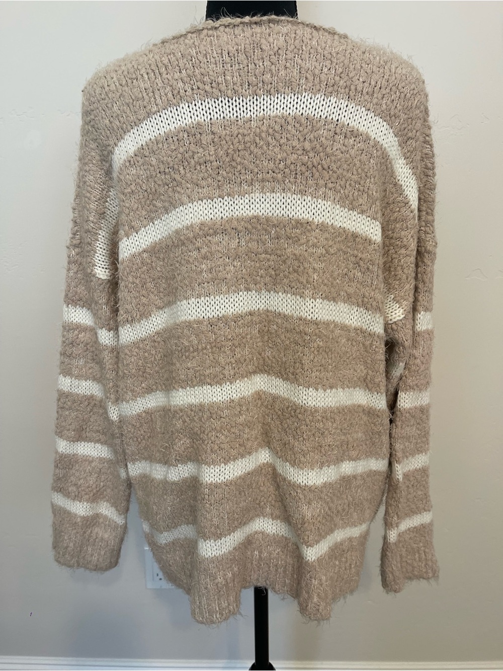 Calvin Klein Women’s L Fuzzy Striped Oversized Pullover Sweater Beige Ivory - Picture 4 of 5